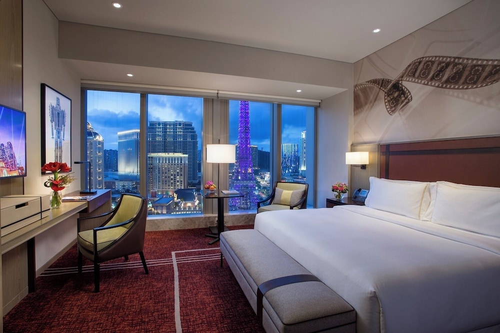 Celebrity, Premium, King Bed, with View