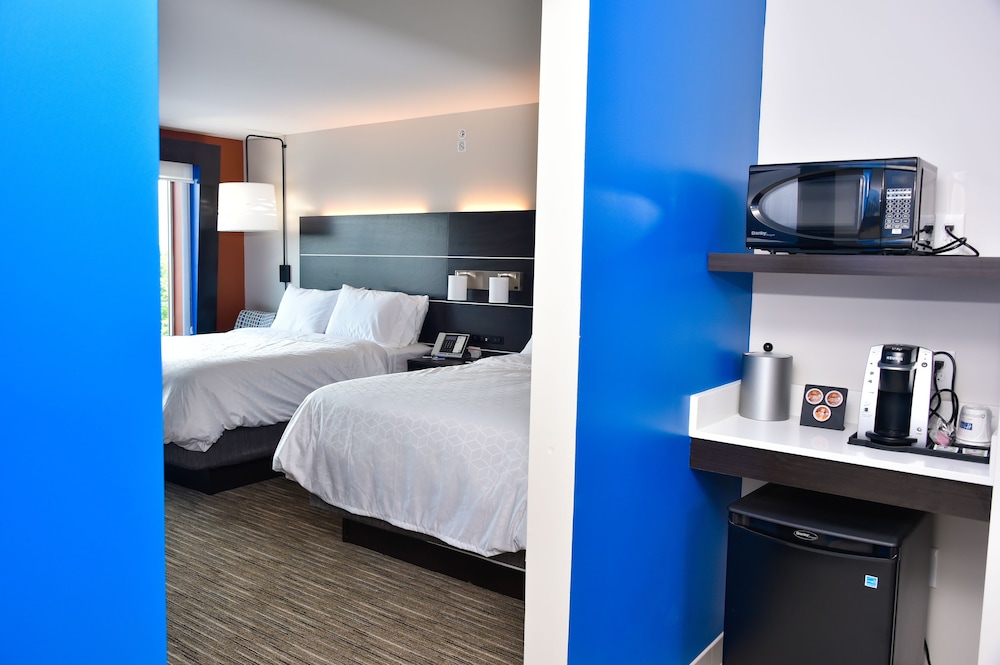 Holiday Inn Express and Suites Bensenville OHare 15/41