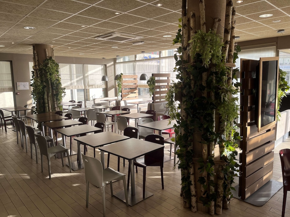 Campanile Paris Ouest Chaville 24/36