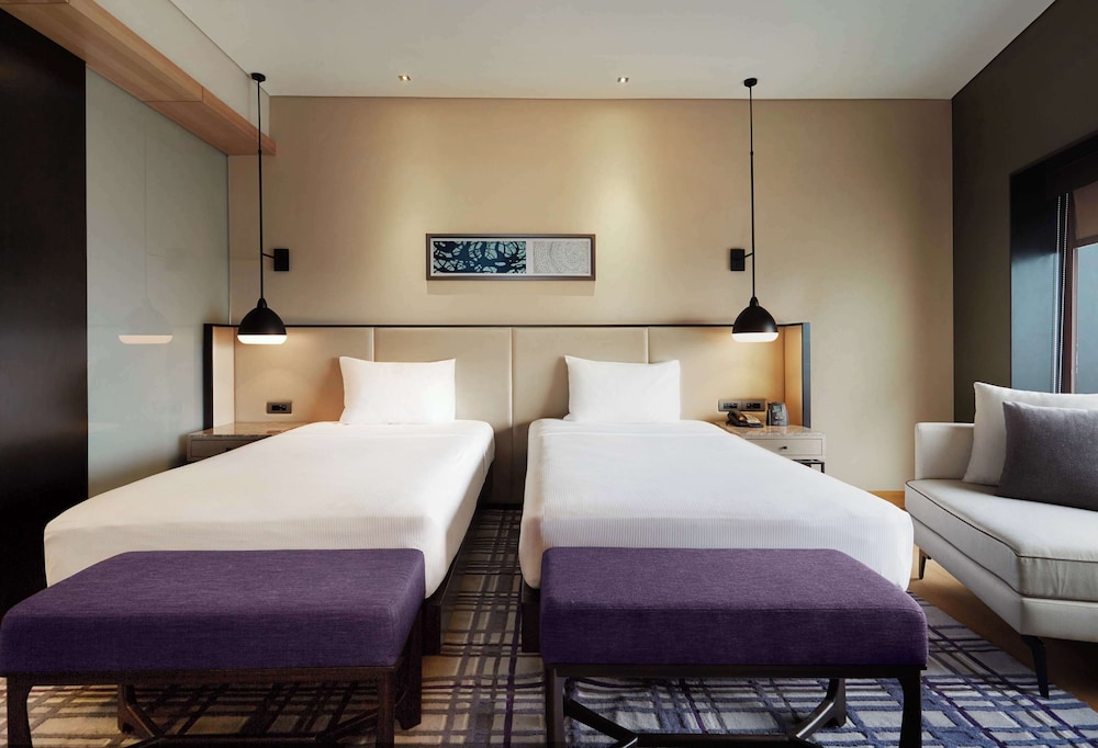 PLUS, DELUXE, TWIN BEDS