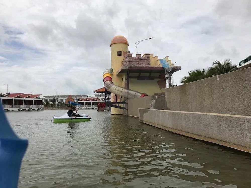 Tasik Villa International Resort 69/72