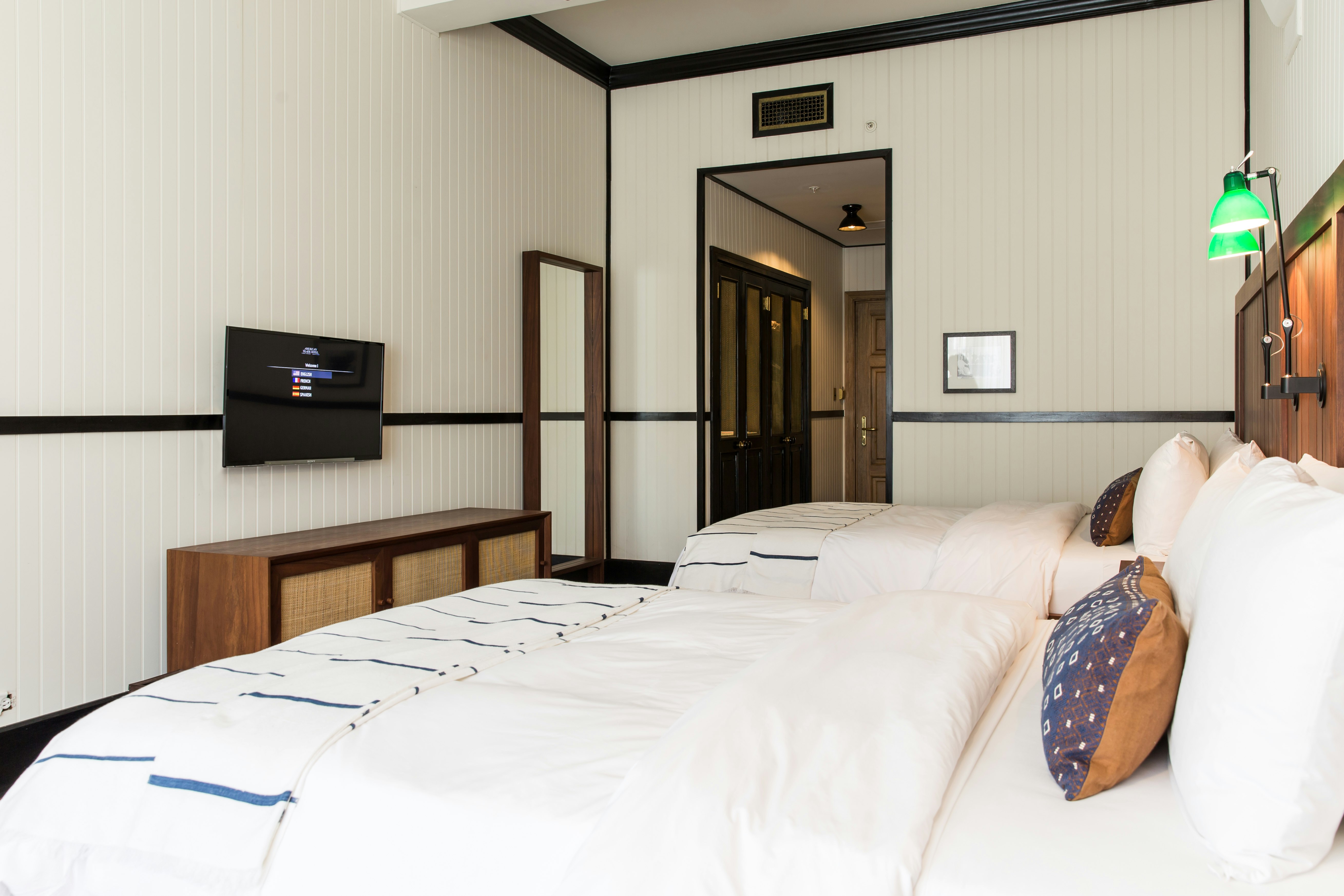 Super, Double Bed