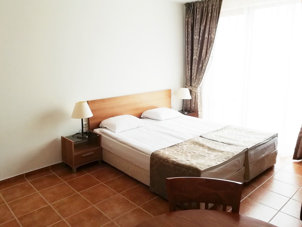 Efir Aparthotel 29/50