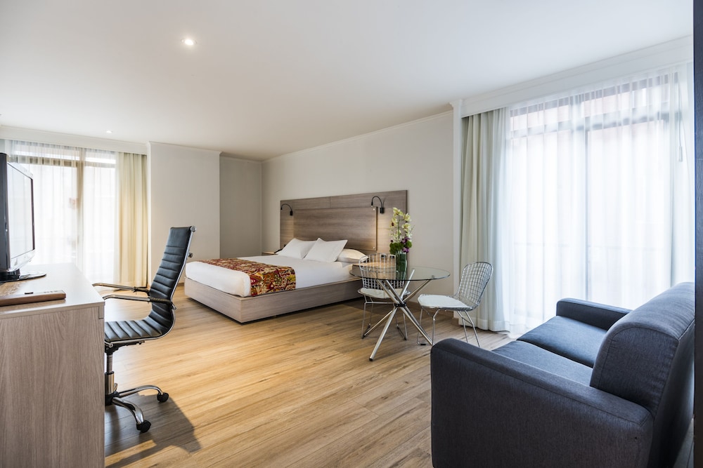 Hotel Rosales Plaza 33/61