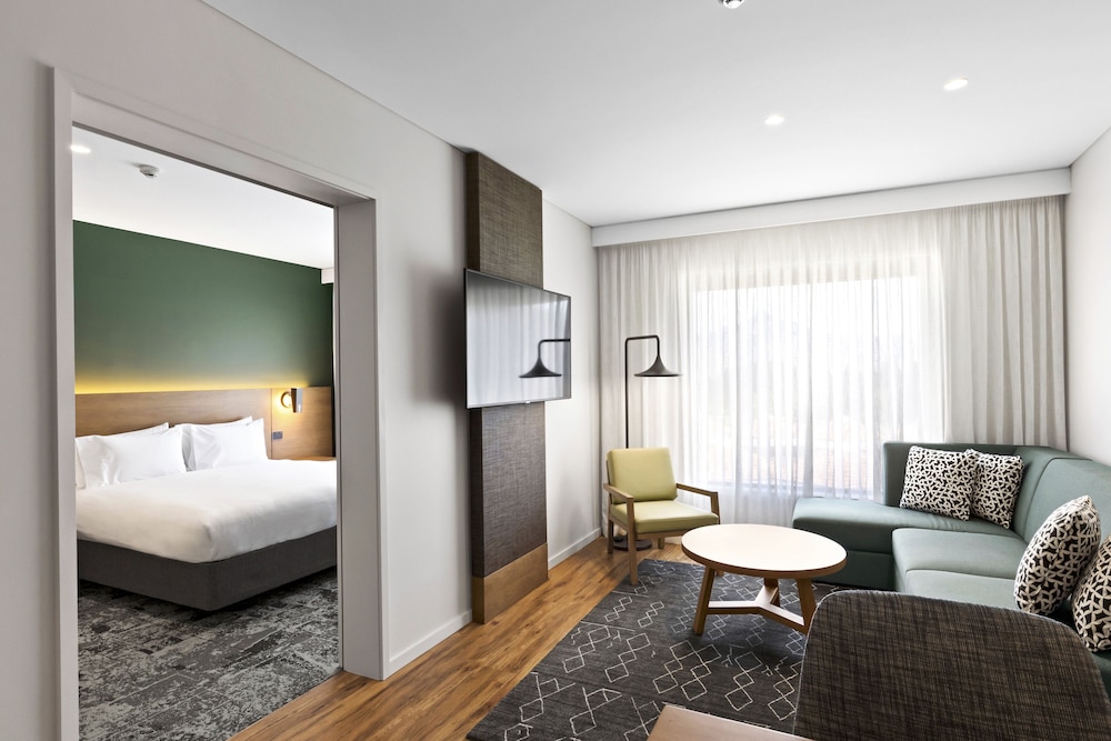 Holiday Inn Express And Suites Queenstown 35/79