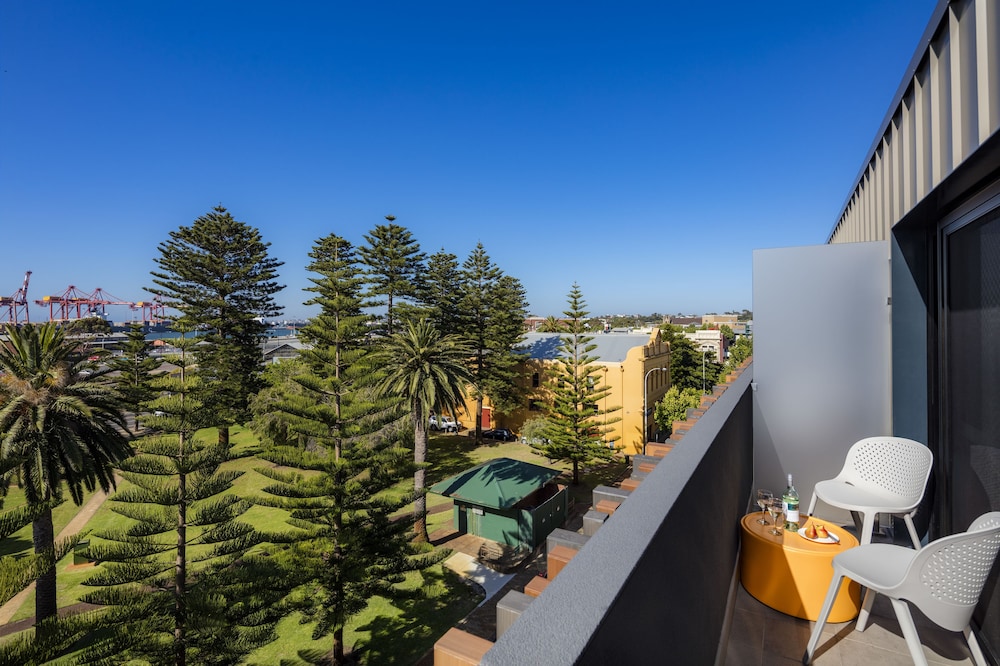 QUEST FREMANTLE 7/51