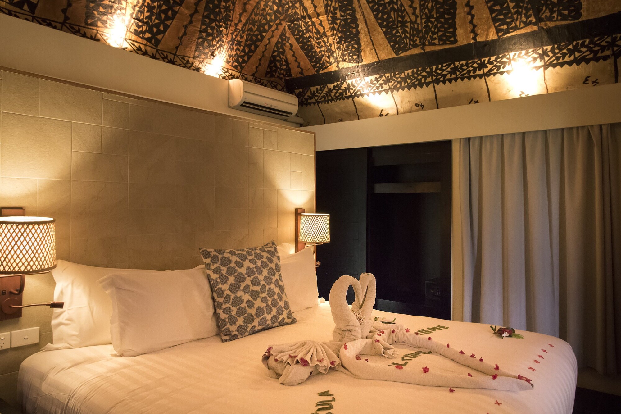 Bure, King and Twin Beds, Ocean View