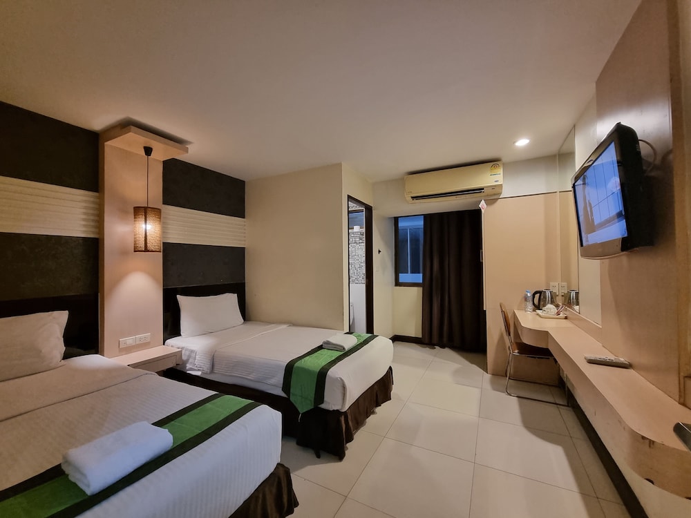 The Cozi Inn Bangkok 24/47
