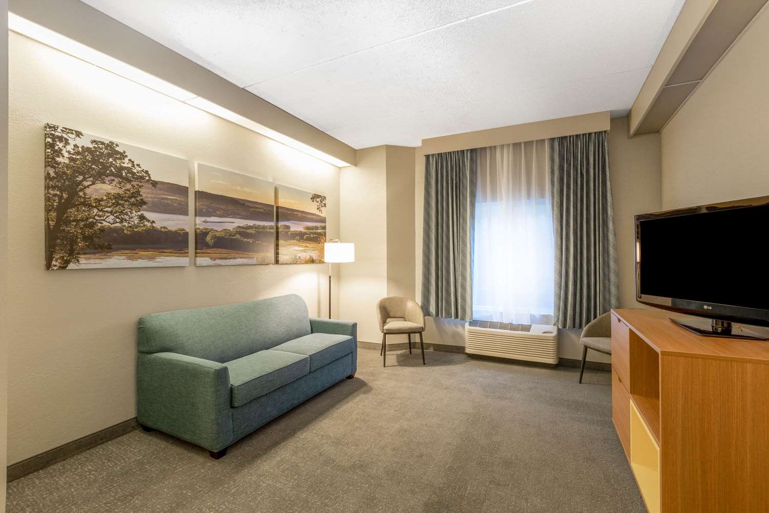 Days Inn by Wyndham Eagan Minnesota Near Mall of America 14/26