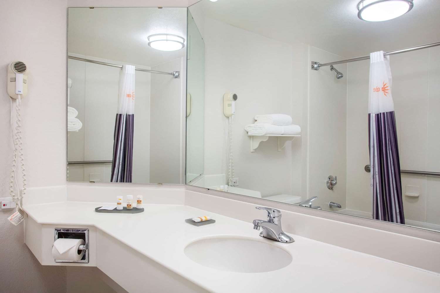 La Quinta Inn & Suites by Wyndham Charlotte Airport South 46/46