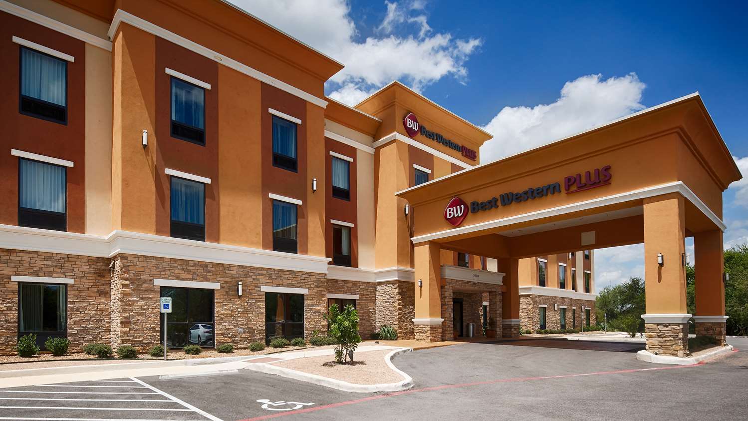 Best Western Plus Elmendorf Hotel 30/31