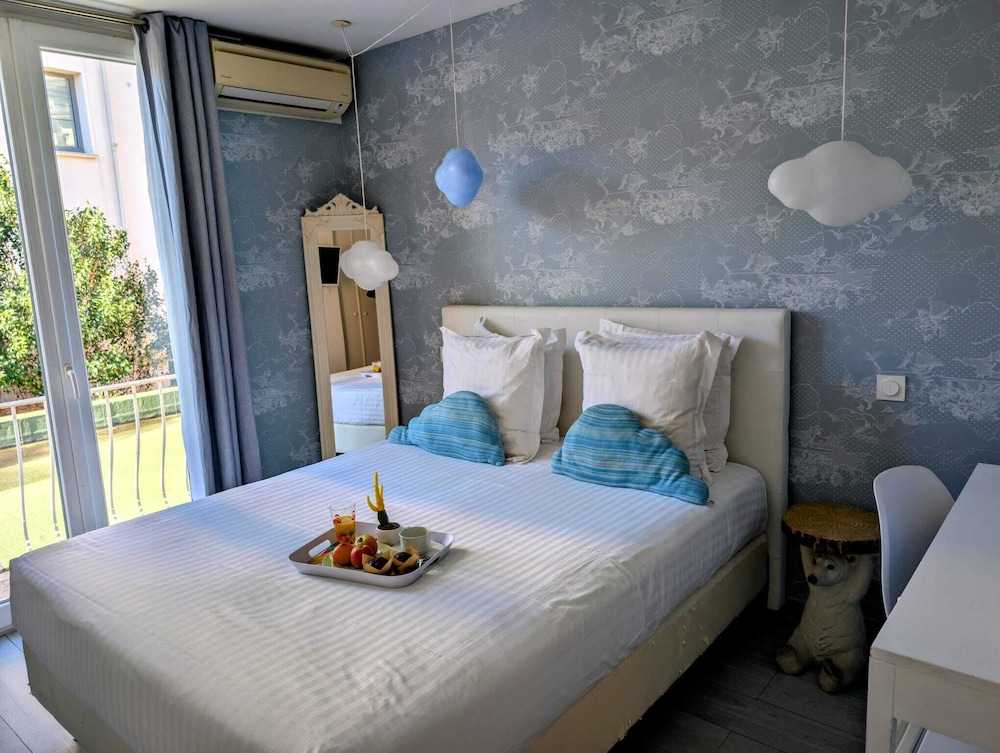 Hotel Mademoiselle 20/50