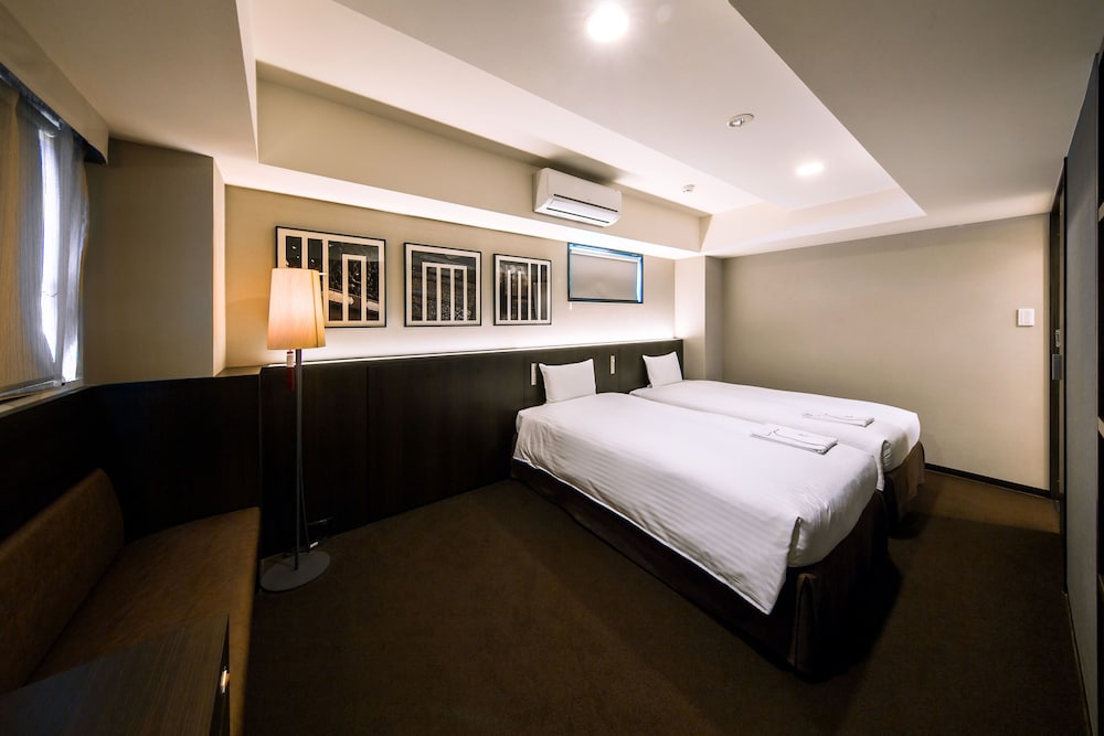 ROOM, TRIPLE, CORNER