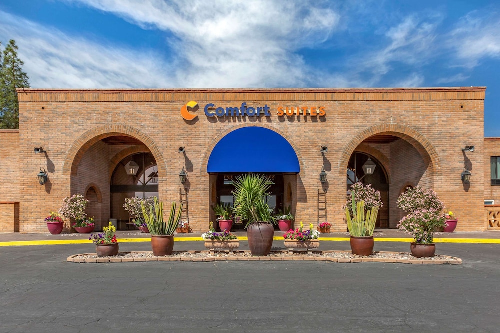 Comfort Suites Tucson near Sabino Canyon 7/47