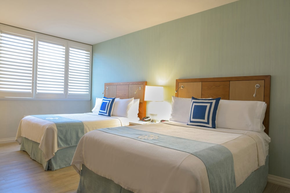 STANDARD, 2 QUEEN BEDS