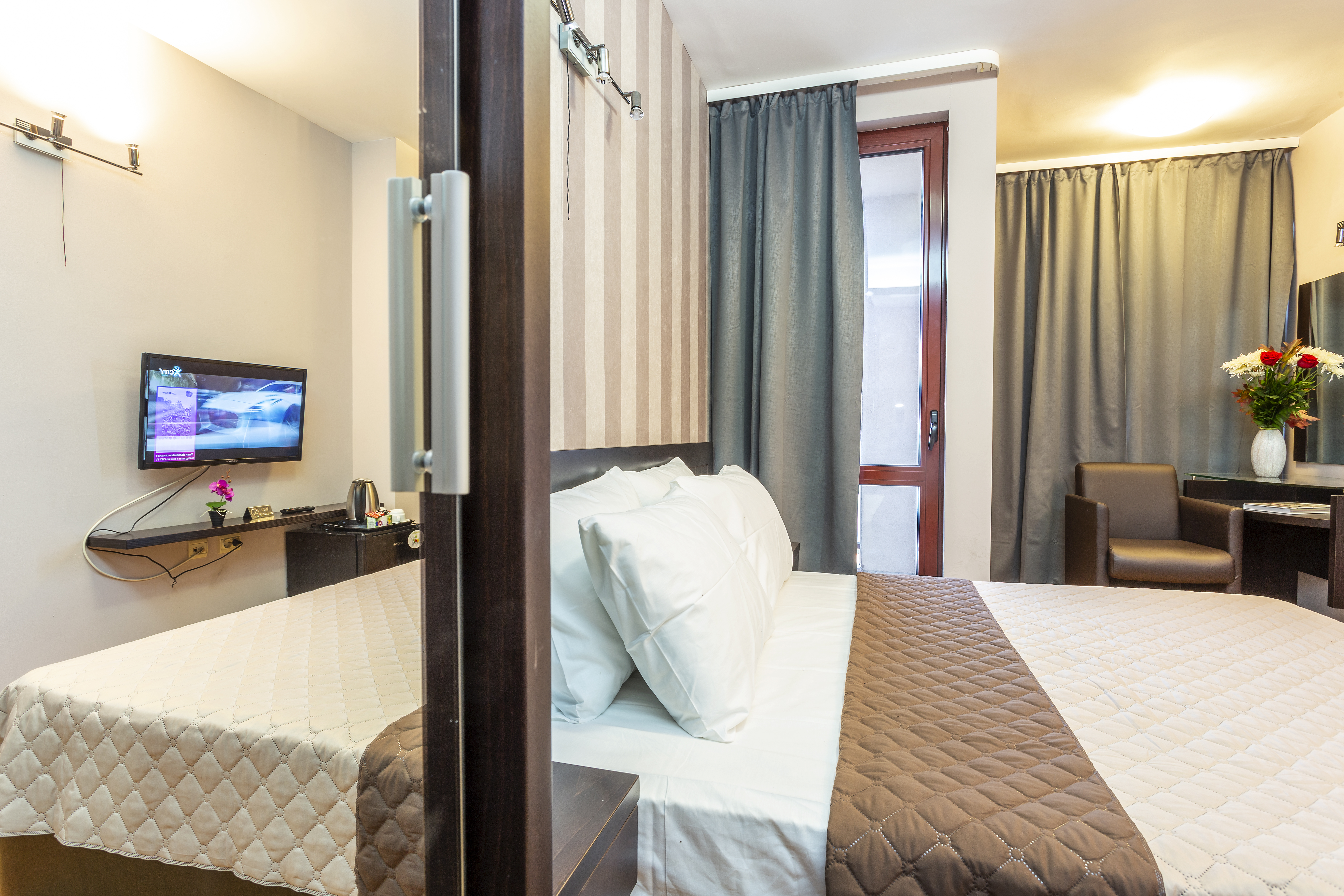 DELUXE, DOUBLE BED