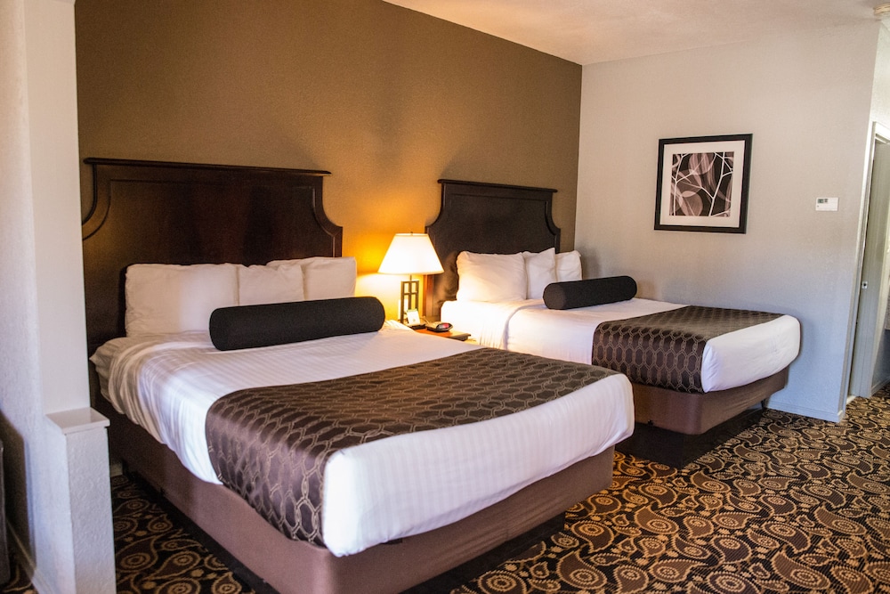 Mockingbird Inn Suites 14/49