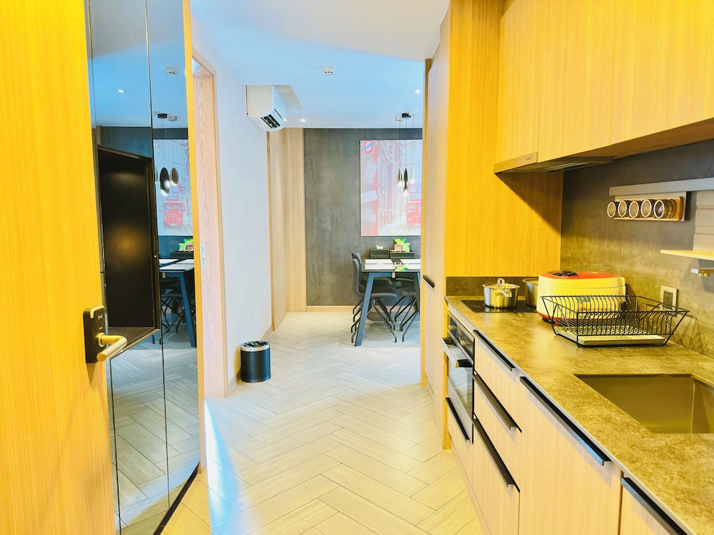 One Residence Hotel & Apartment 37/49