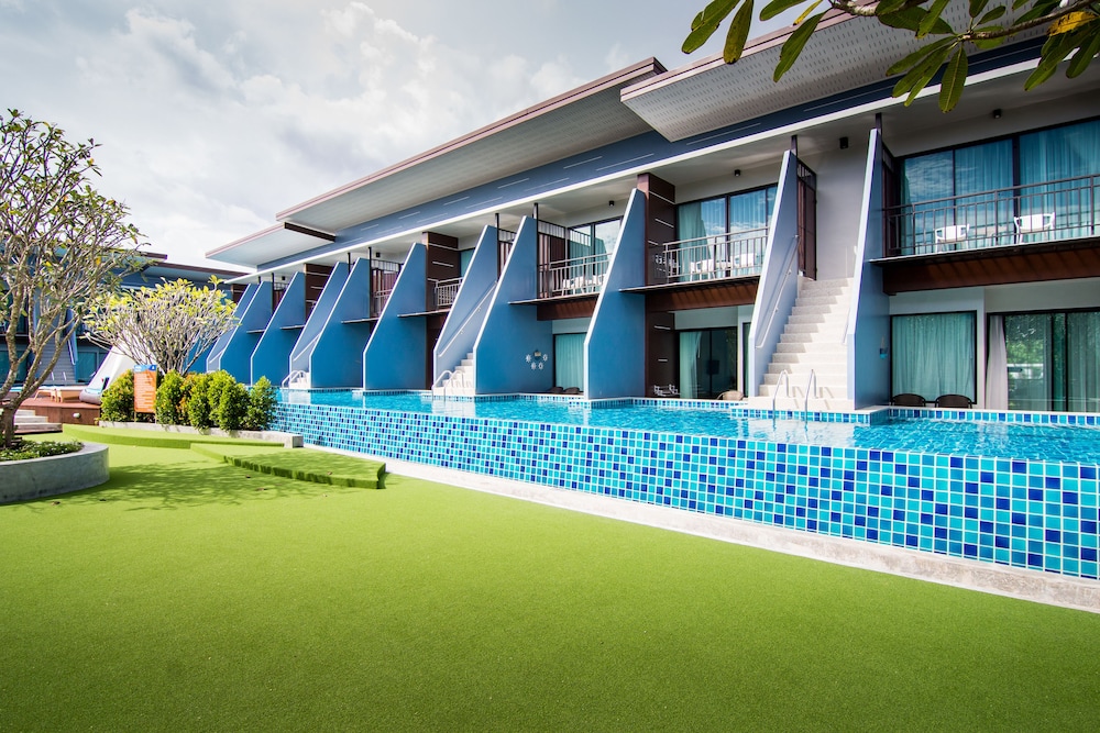 THE PHU BEACH HOTEL 55/65