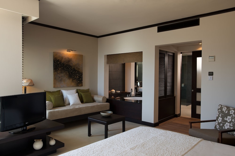 Le Cardinal Exclusive Resort 50/75