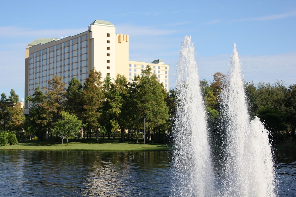 Rosen Plaza Hotel 66/68