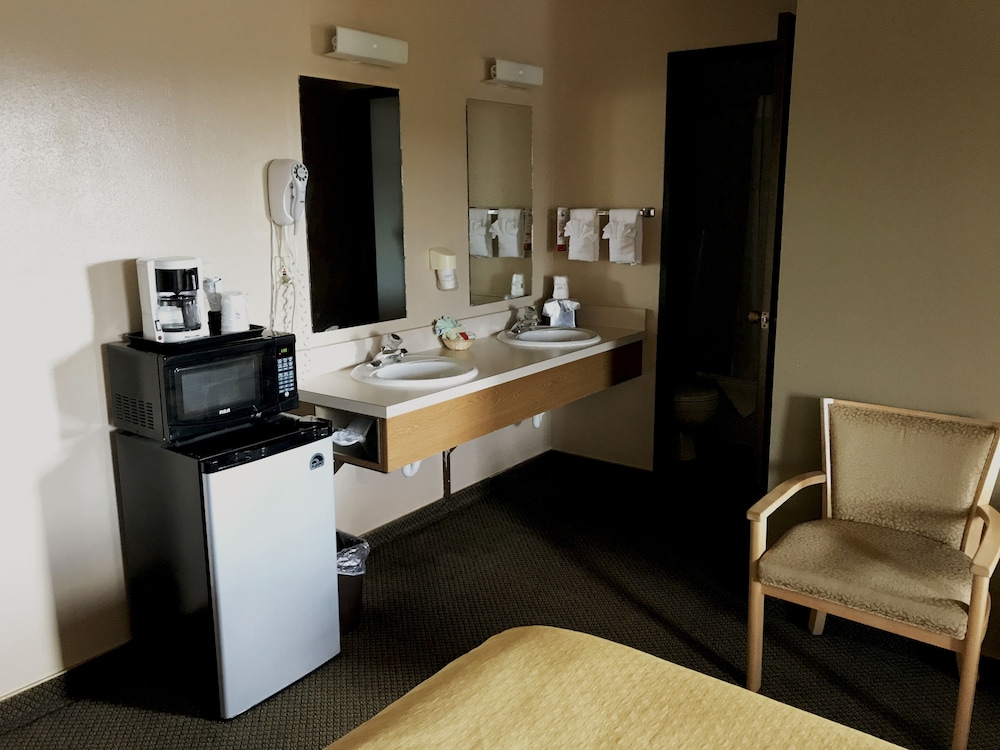 Super 8 by Wyndham Moscow / Pullman 33/39