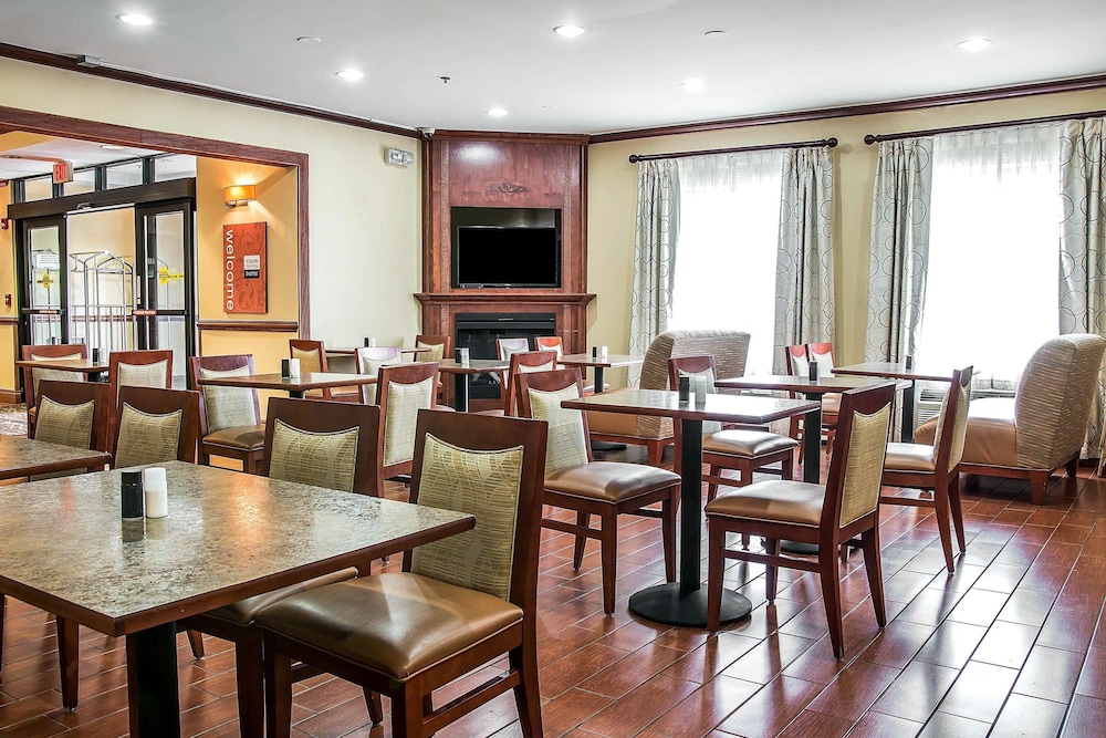 Comfort Inn & Suites University South 23/28