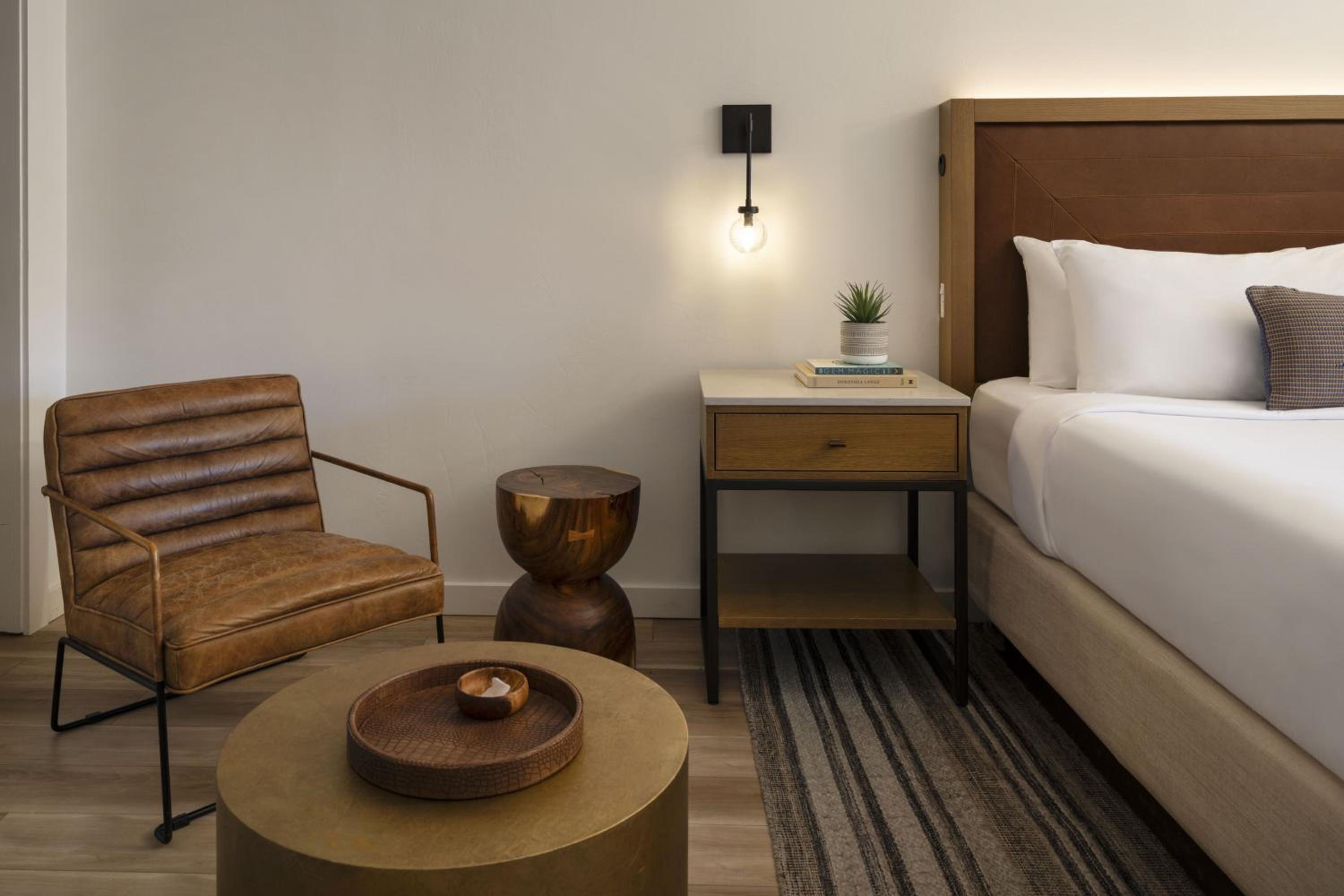 Guest Room, King Bed, Sunset Side, No View, Low Floor، Sky Rock Sedona, a Tribute Portfolio Hotel 4/6