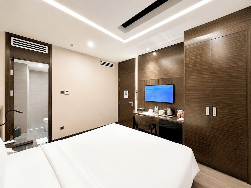Superior, Queen Bed, No Window، QUEEN ANN HOTEL 6/10