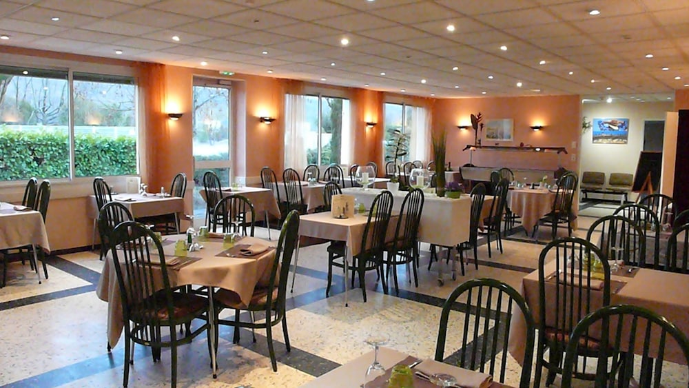 HOTEL LES CHENES 25/50