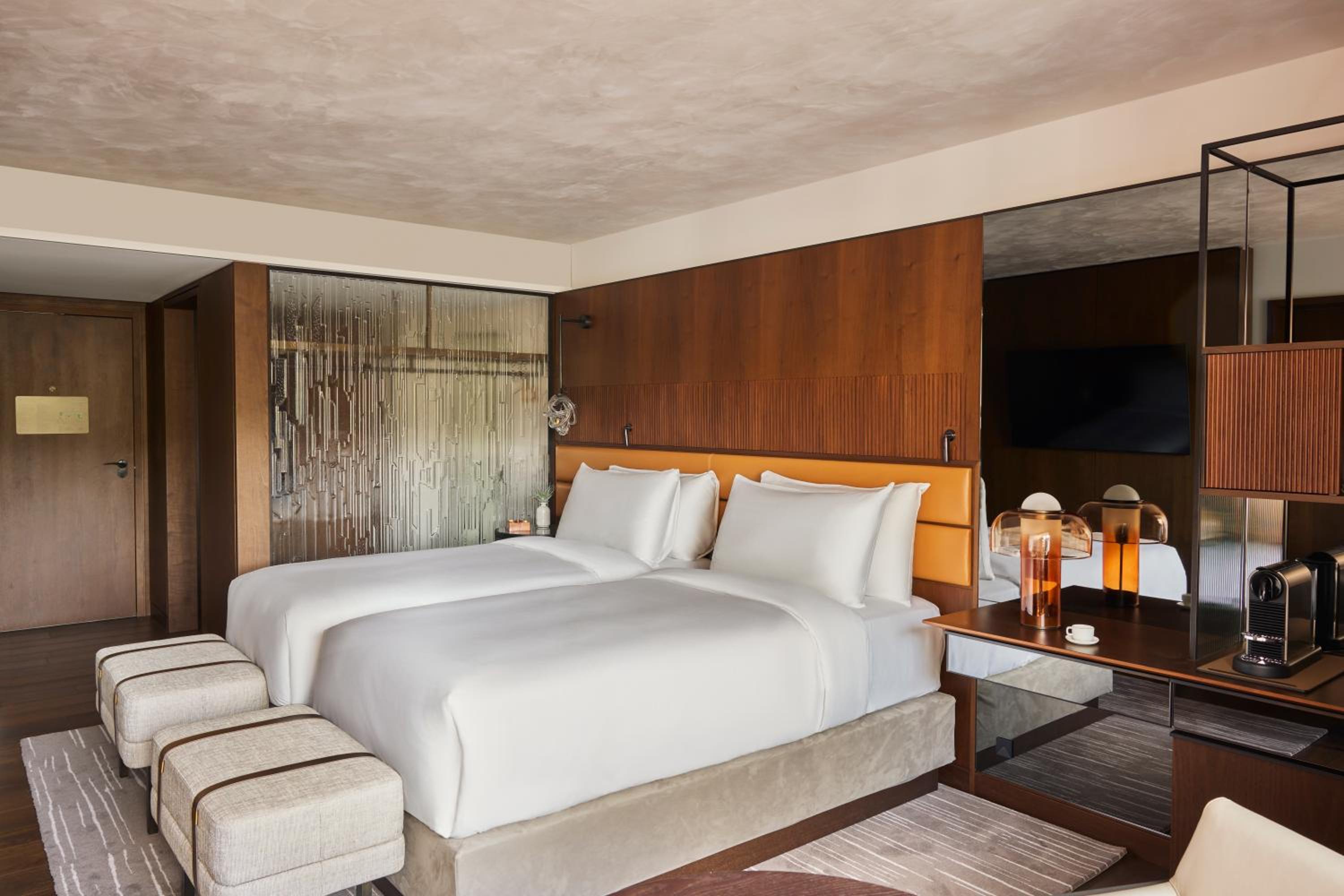 Signature, Fairmont Gold, Single Bed, Lounge Access