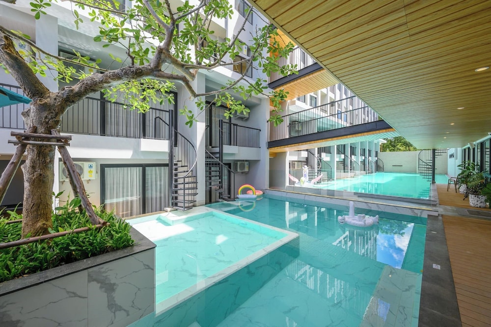 Tour De Phuket Hotel 41/71