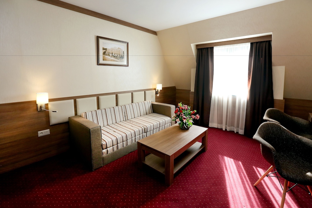 Coop Hotel Sofia 20/69