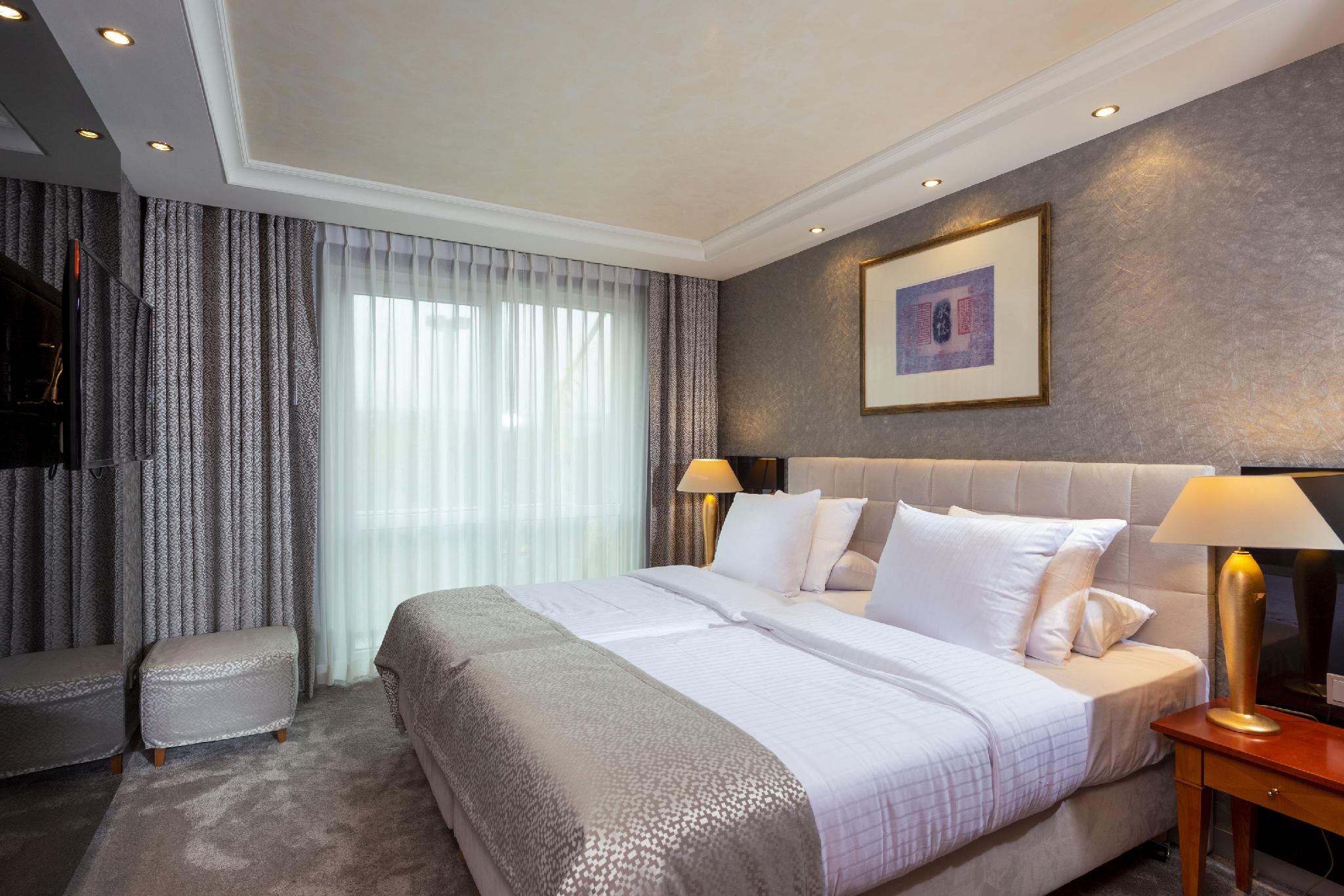 Suite, Queen Bed