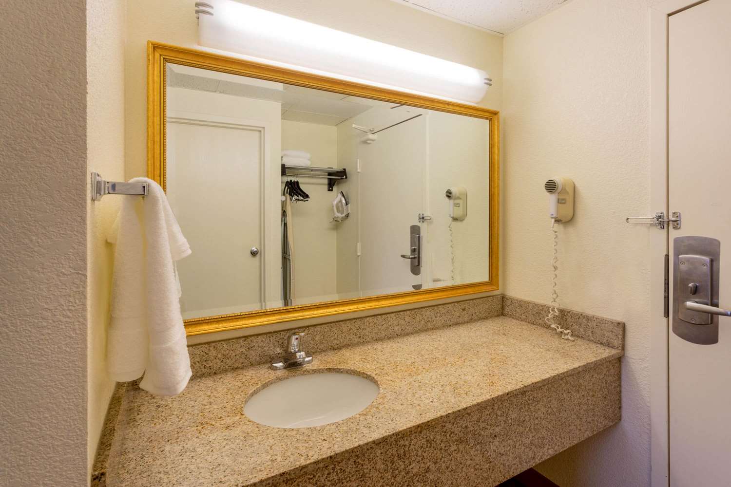 La Quinta Inn by Wyndham Minneapolis Airport Bloomington 49/53