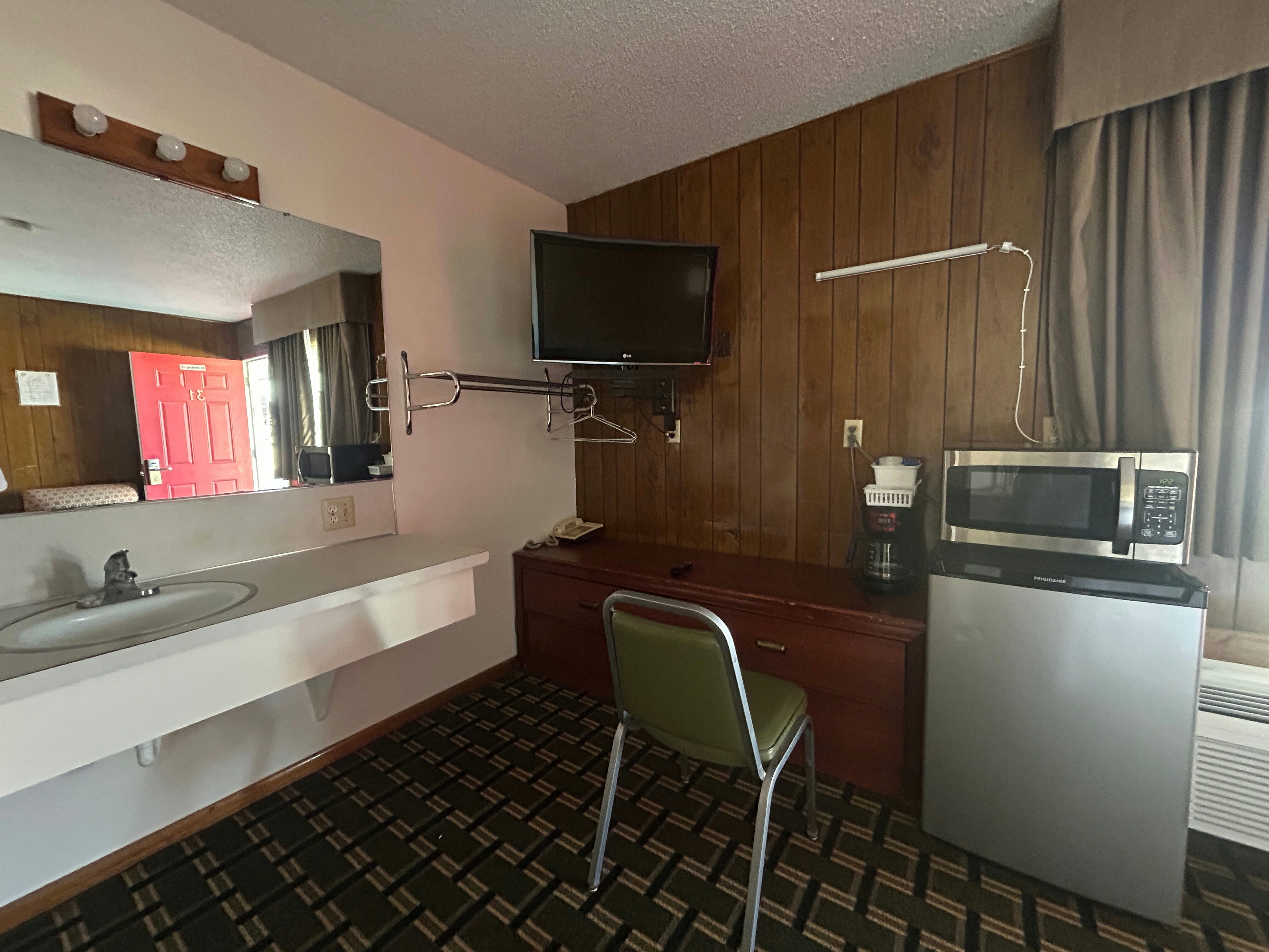Big 12 Motel Broken Bow 32/43