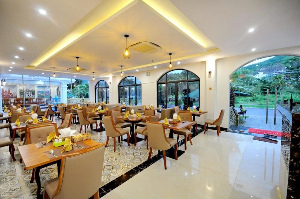 Crown Nguyen Hoang Hotel 46/58