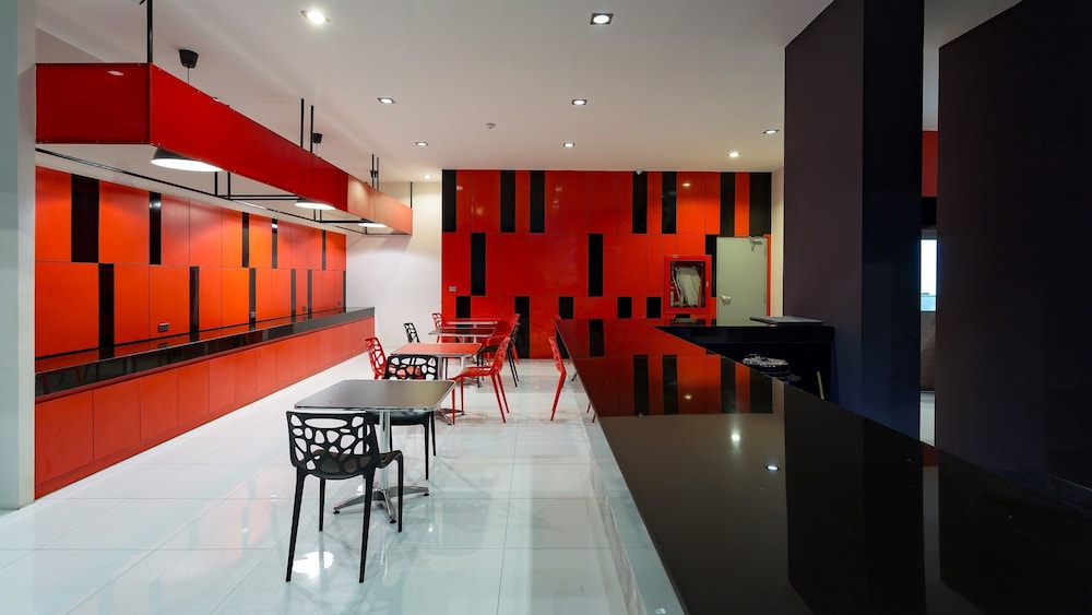 Neon Patong Hotel 53/65