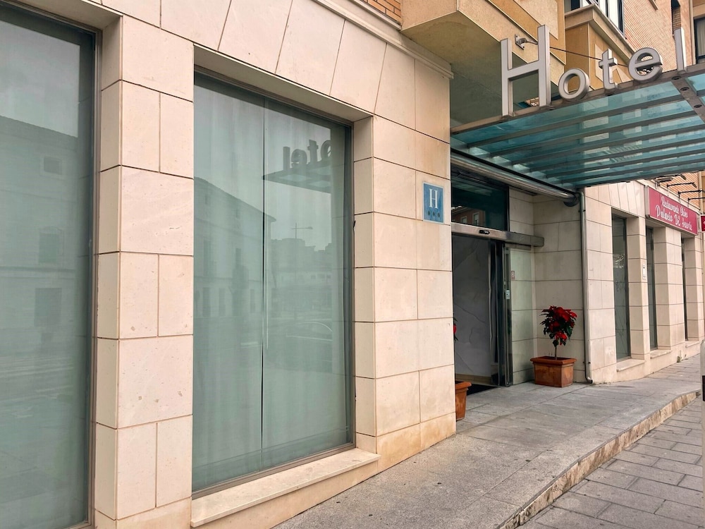 Hotel Puerta de Ocana 1/32