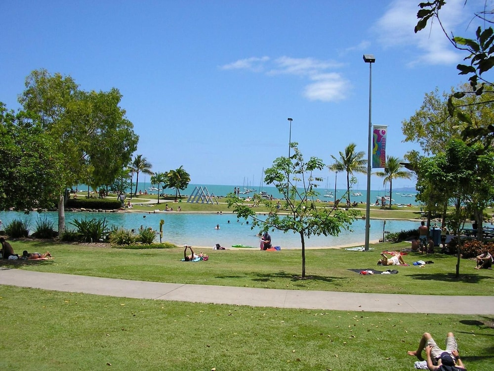 WHITSUNDAY ON THE BEACH 20/31