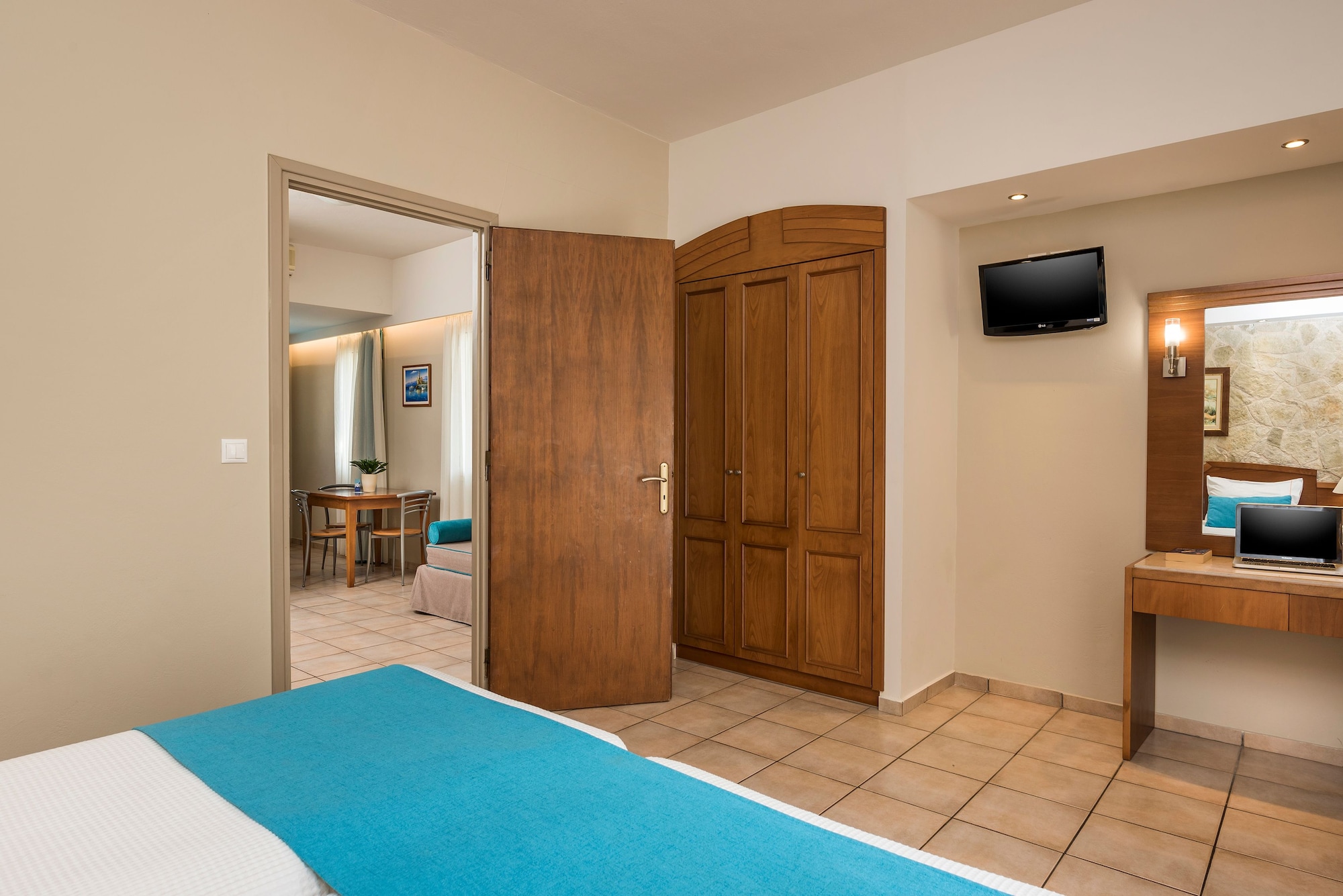 Elotis Suites