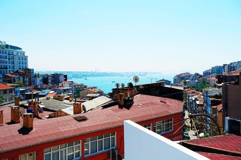 Hotel V Plus Taksim 64/70