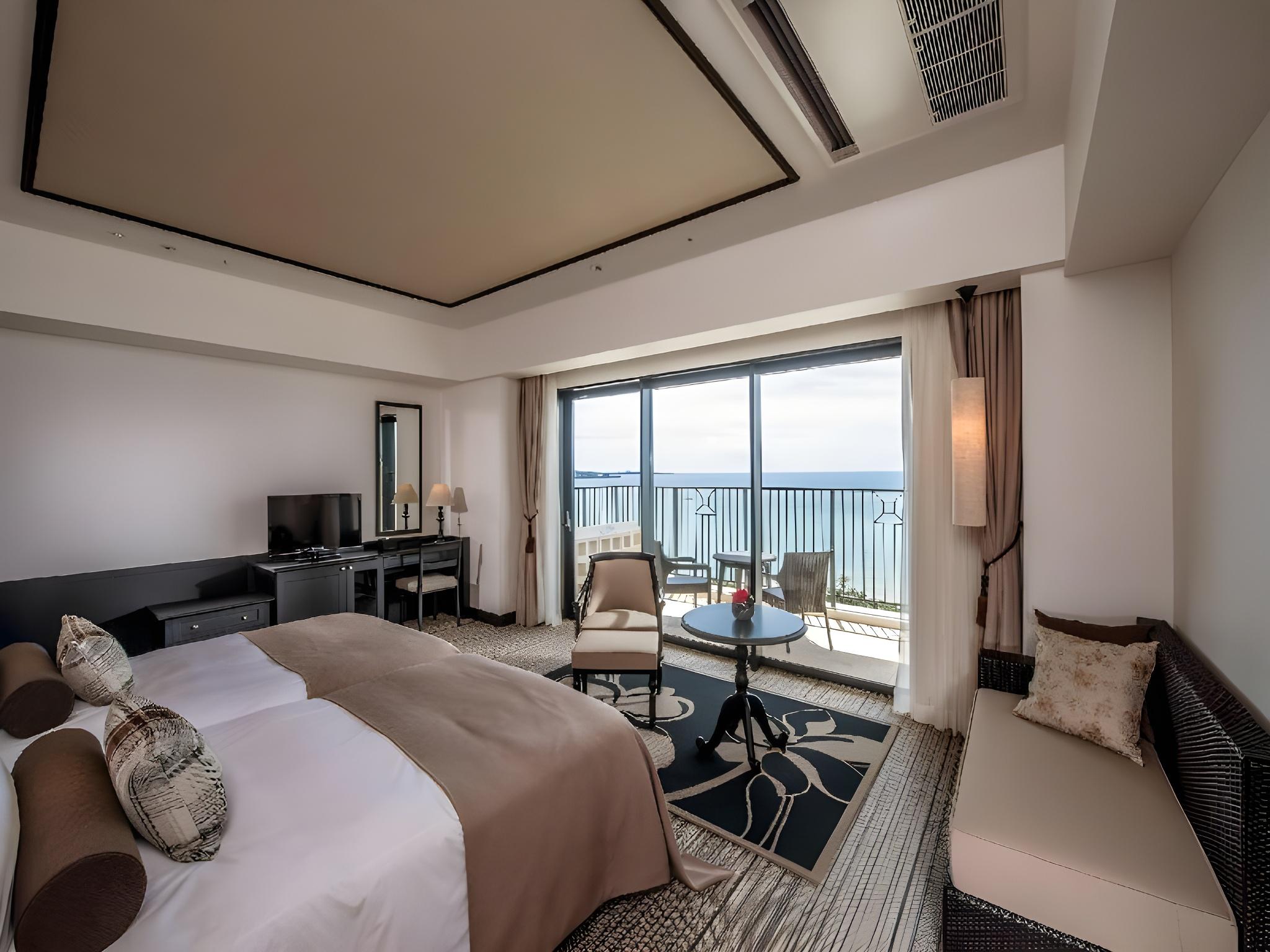 Ocean, 2 Double Beds, Bathtub