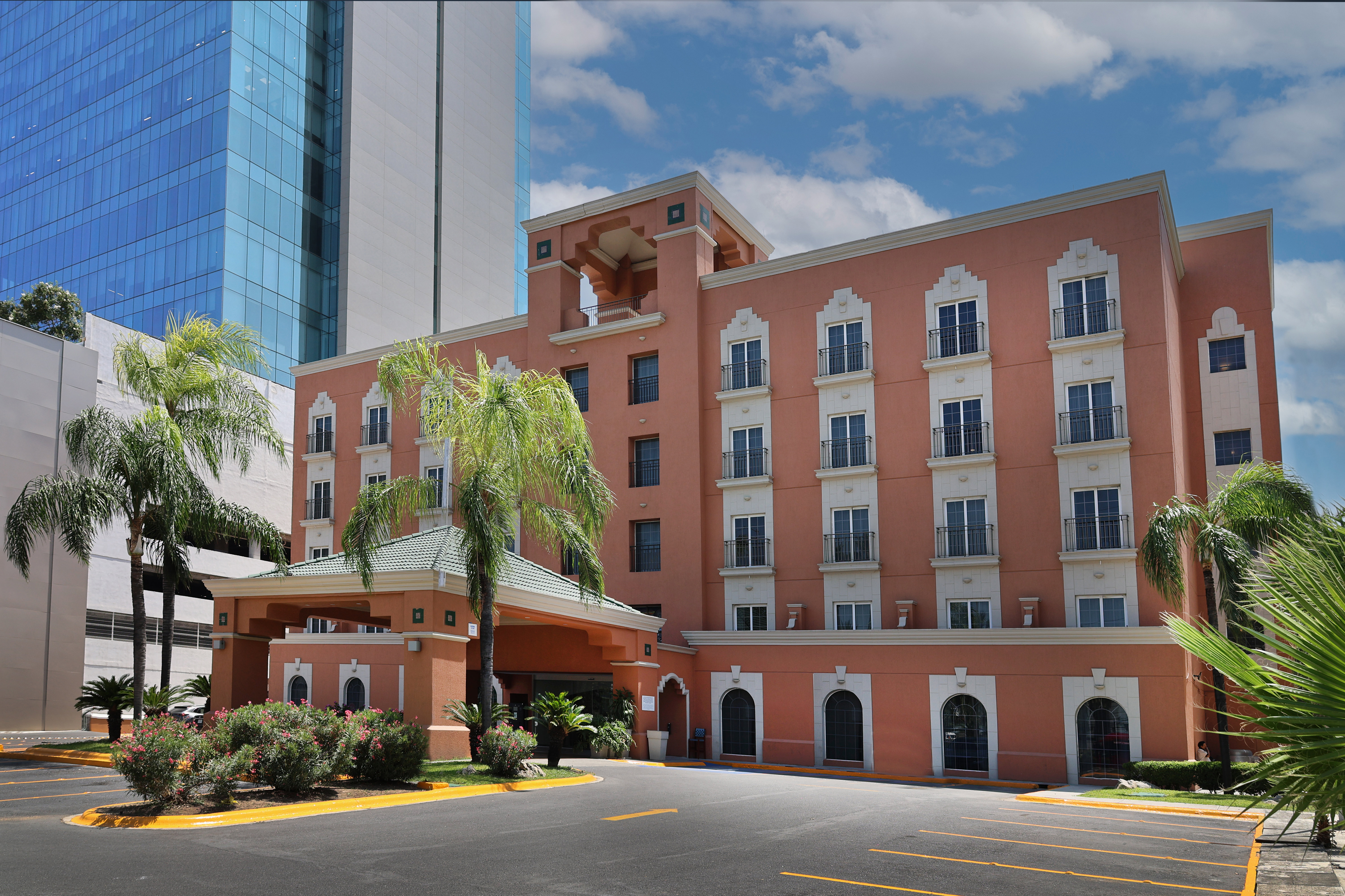 Holiday Inn Express Monterrey Galerias Sn Jeronimo 6/76