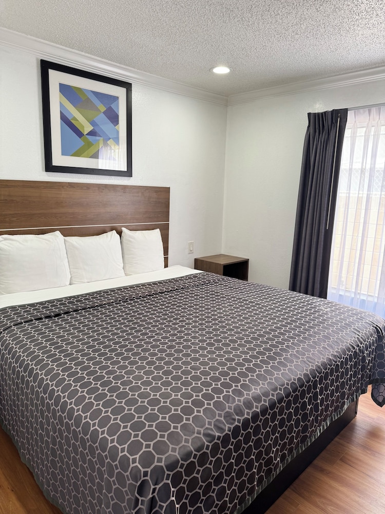 National Inn Garden Grove 18/60
