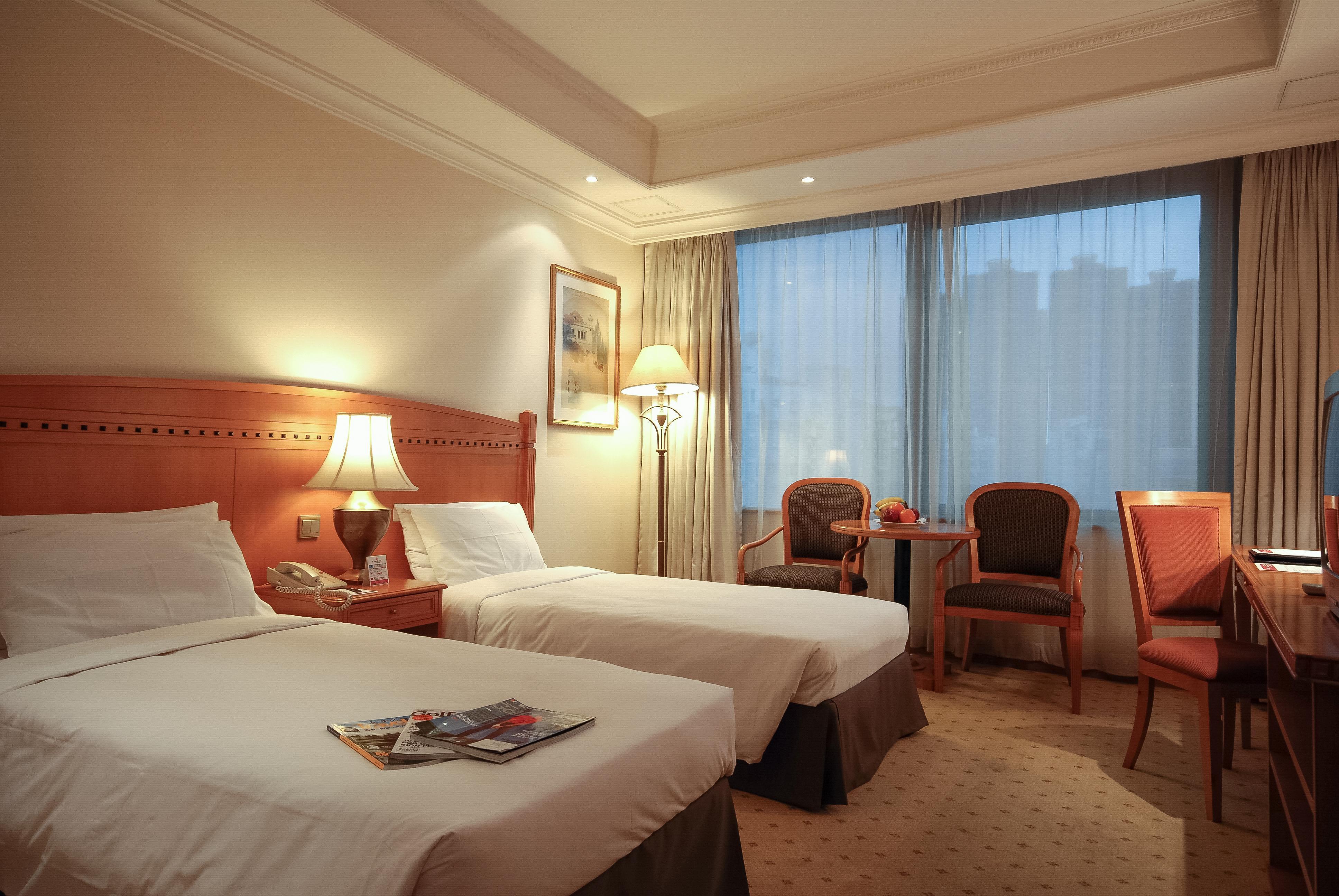 Superior, Twin Beds, City View, Middle Floor