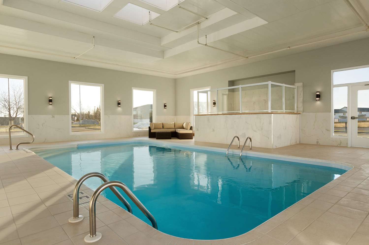 Days Inn and Suites by Wyndham Brooks 23/34