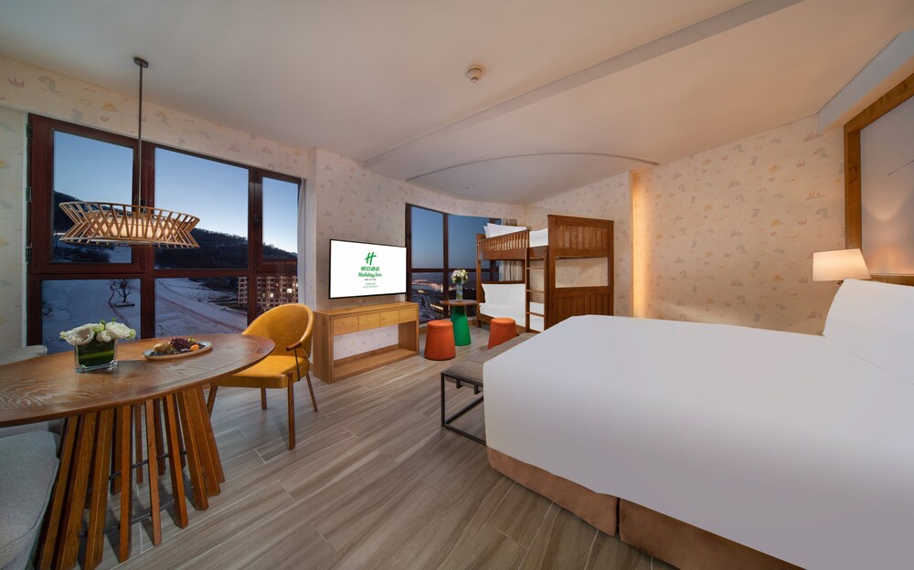 Holiday Inn Jilin Beidahu 24/75