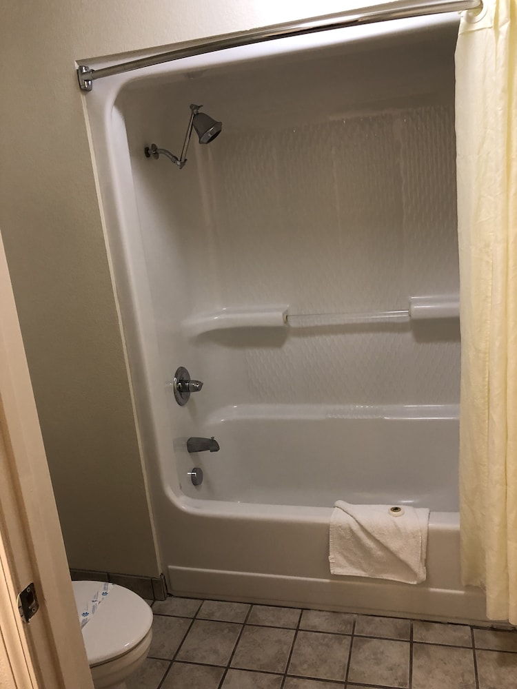 Cloverdale Wine Country Inn and Suites 18/47