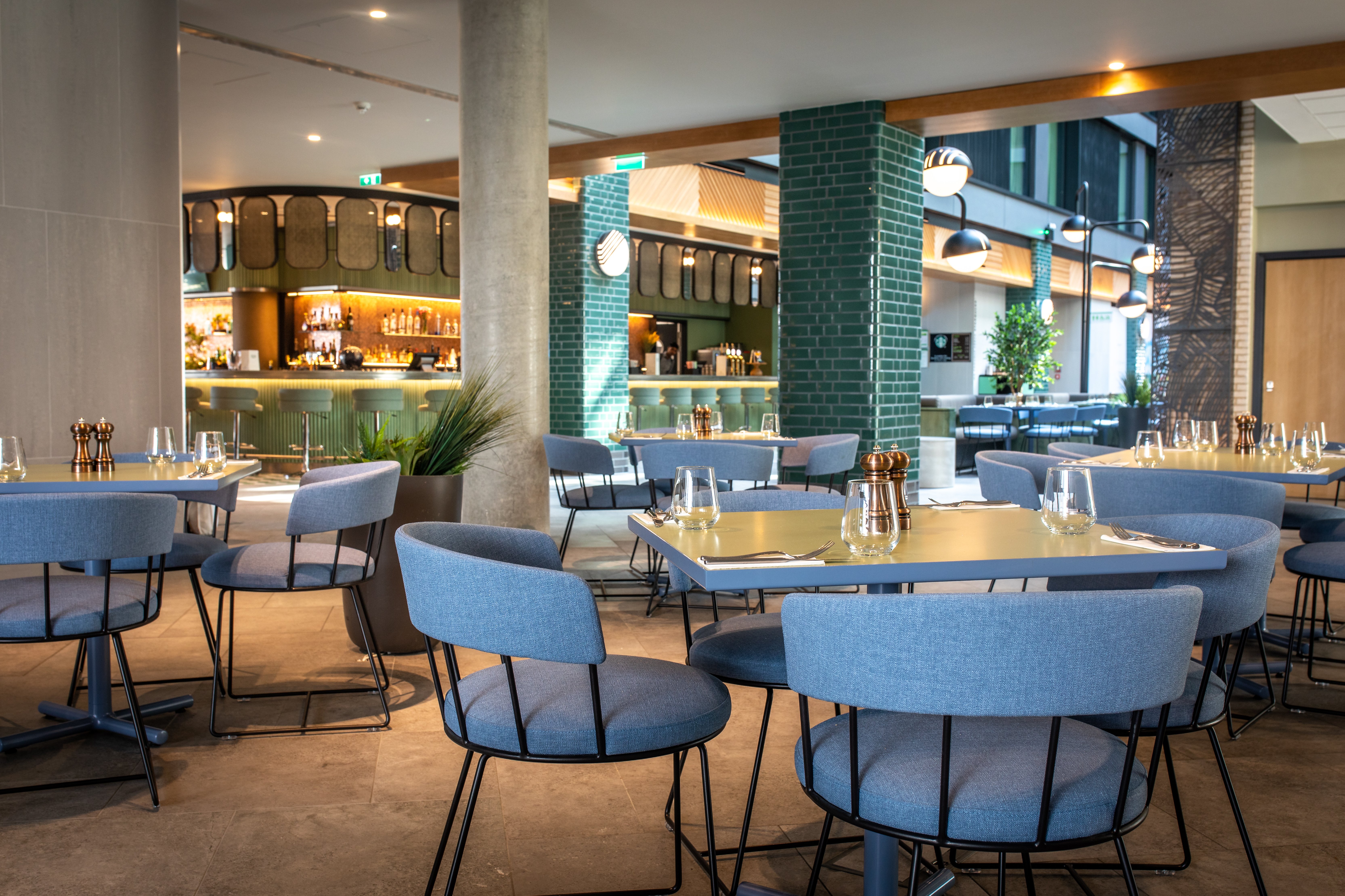 Holiday Inn London - Heathrow Bath Road 51/76